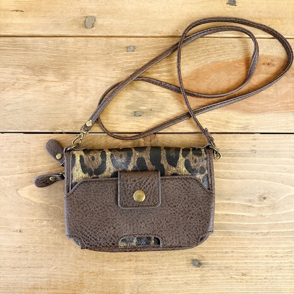Bueno‎ Leopard Phone Crossbody Purse Faux Leather Cheetah Wallet - Picture 1 of 6